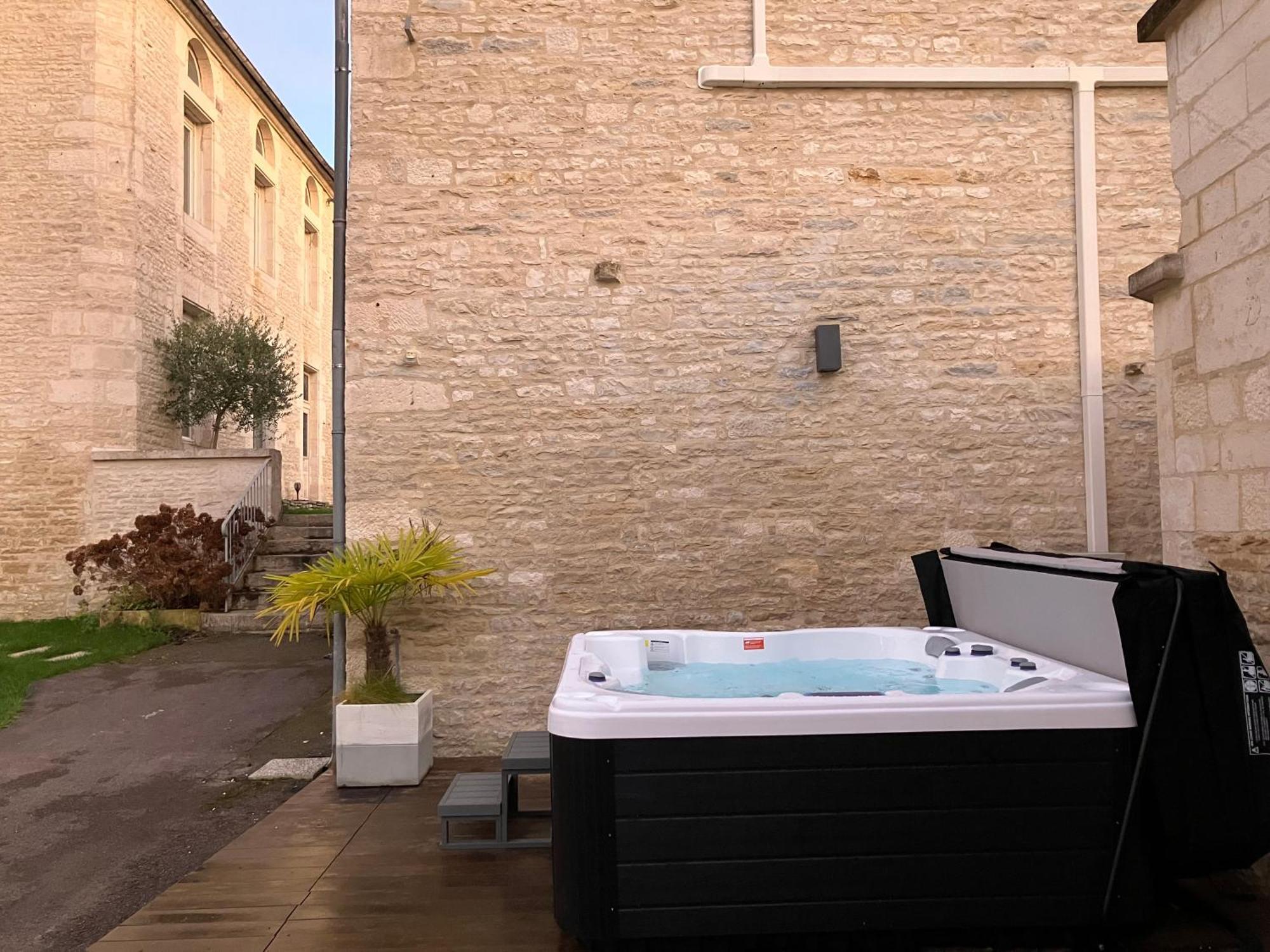 La Villa Lombardi En Champagne, Avec Piscine Privee Et Jacuzzi Les Riceys Extérieur photo